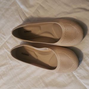 Woman's flat shoes